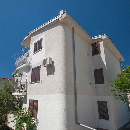 Blue Sky Baska Apartment Exterior photo